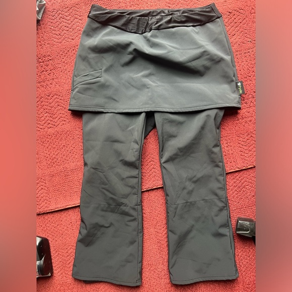 Women’s Ski pants with skirt attached - Picture 1 of 3